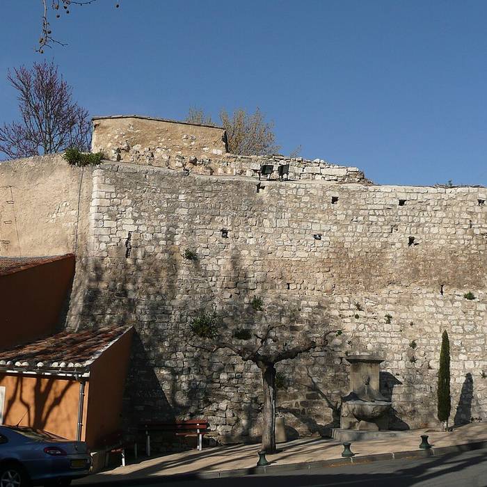 Photo de Fontaine de lHôtel de ville de Pernes-les-Fontaines